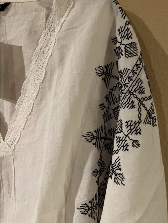 Zara Tops - Zara White V-Neck top with Black Embroidered Panels
